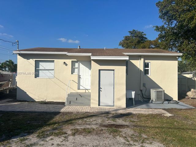 806 NW 18th St, Fort Lauderdale, FL 33311