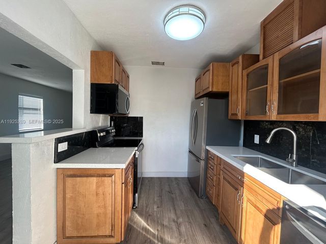 806 NW 18th St, Fort Lauderdale, FL 33311