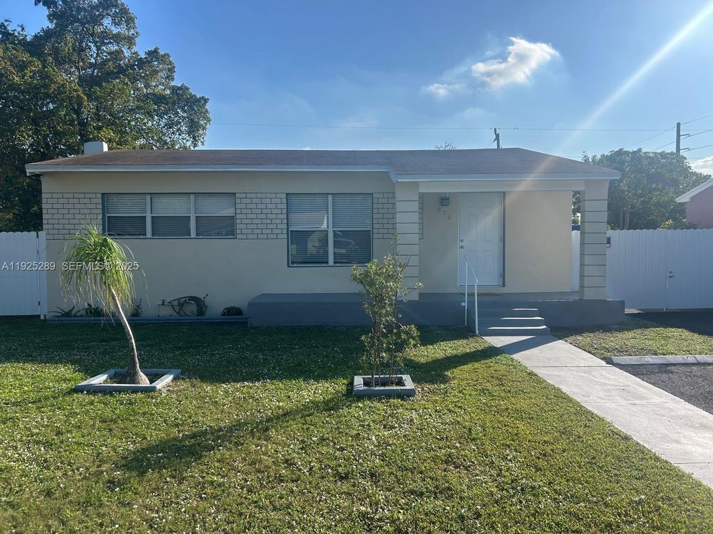 806 NW 18th St, Fort Lauderdale, FL 33311