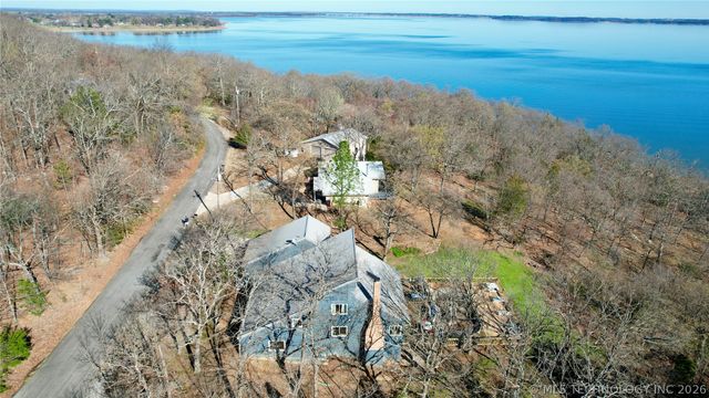 1048 Robin Hood Road, Eufaula, OK 74432