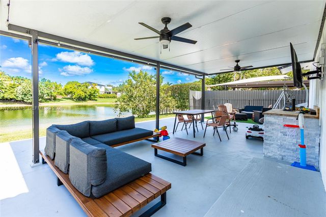 6939 SW 158th Ave, Miami, FL 33193