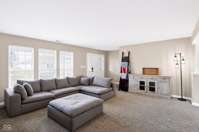 4317 W Summerhaven Drive, New Palestine, IN 46163
