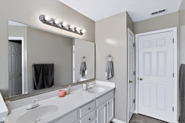 4317 W Summerhaven Drive, New Palestine, IN 46163
