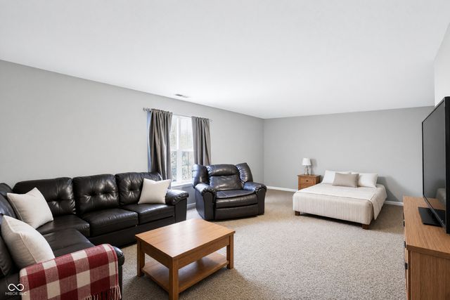 4317 W Summerhaven Drive, New Palestine, IN 46163
