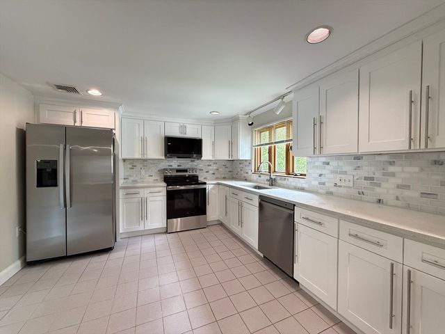 115 Grove St, Brookline, MA 02467