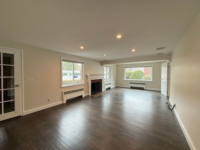 115 Grove St, Brookline, MA 02467