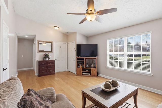 1013 Chelsea Dr, Goodlettsville, TN 37072