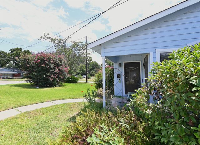 1916 Tierney Road, Fort Worth, TX 76112