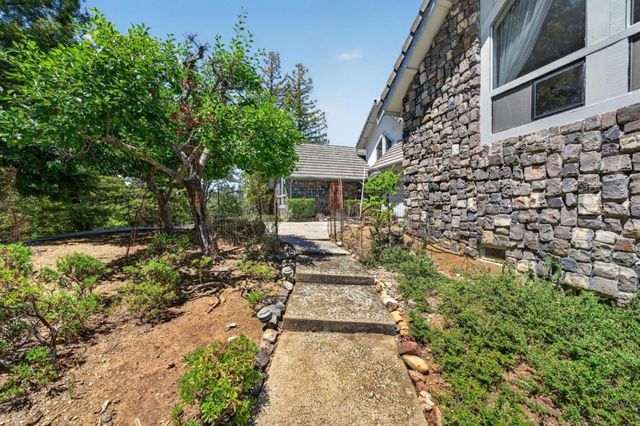 13204 Wright Way, Los Altos Hills, CA 94022