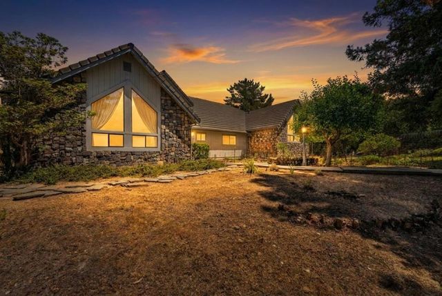 13204 Wright Way, Los Altos Hills, CA 94022