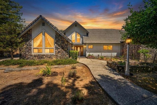 13204 Wright Way, Los Altos Hills, CA 94022