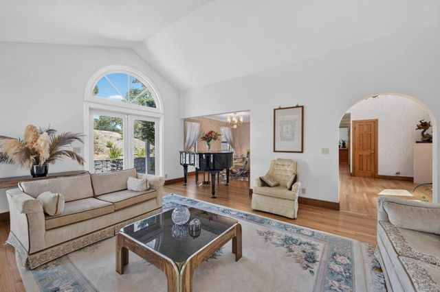 13204 Wright Way, Los Altos Hills, CA 94022