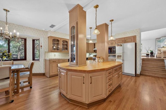 13204 Wright Way, Los Altos Hills, CA 94022
