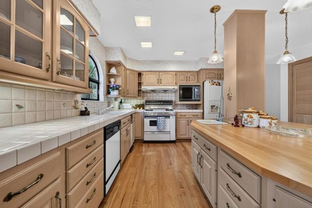 13204 Wright Way, Los Altos Hills, CA 94022