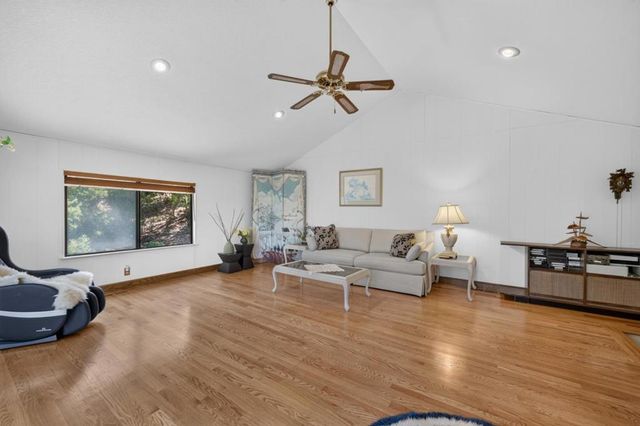 13204 Wright Way, Los Altos Hills, CA 94022