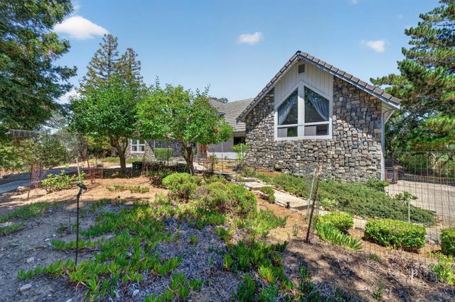 13204 Wright Way, Los Altos Hills, CA 94022