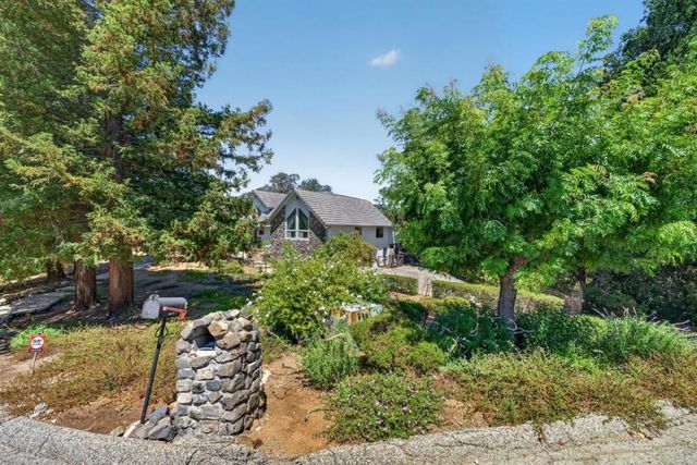 13204 Wright Way, Los Altos Hills, CA 94022