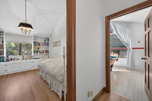 13204 Wright Way, Los Altos Hills, CA 94022
