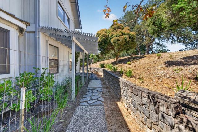 13204 Wright Way, Los Altos Hills, CA 94022