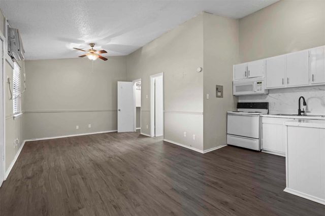 1302 Parker LN 105, Austin, TX 78741