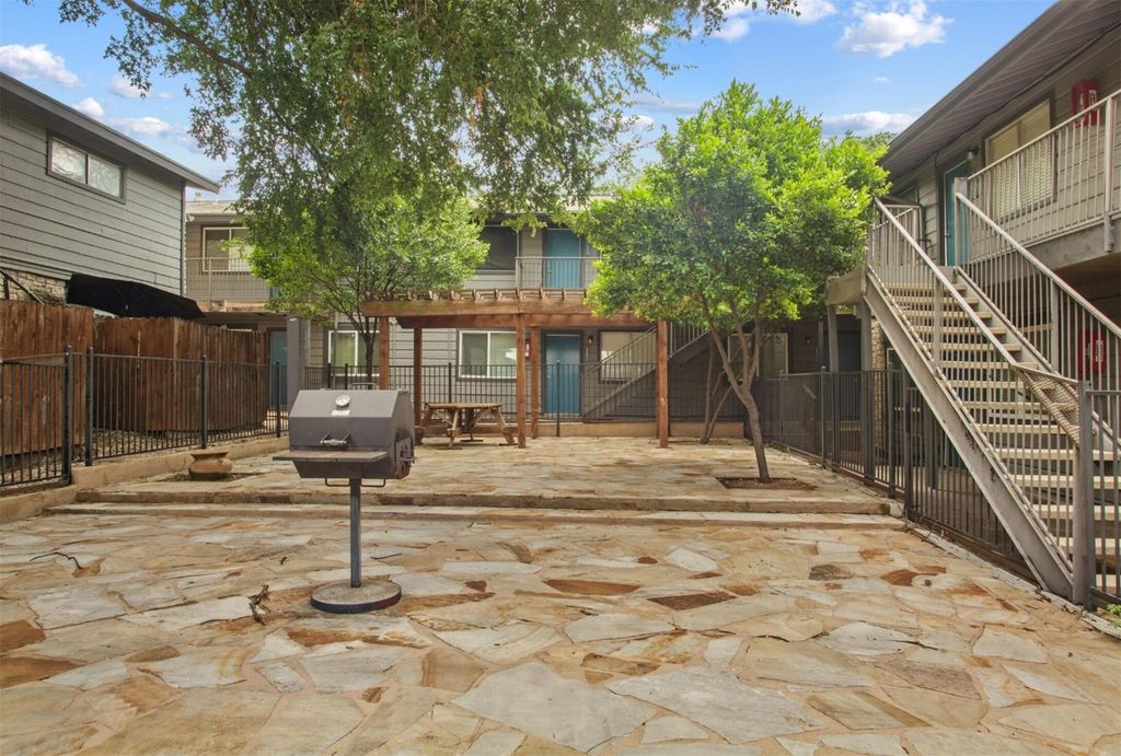 1302 Parker LN 105, Austin, TX 78741
