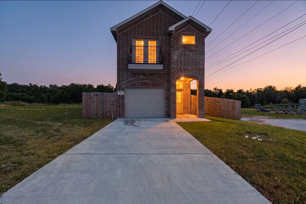 5017 Pickett Street, Greenville, TX 75401