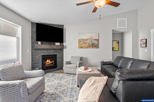 518 Sarah Renee Av SE, Salem, OR 97306