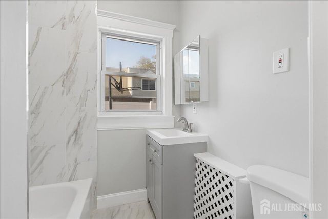 109 E 6 Avenue, Roselle, NJ 07203