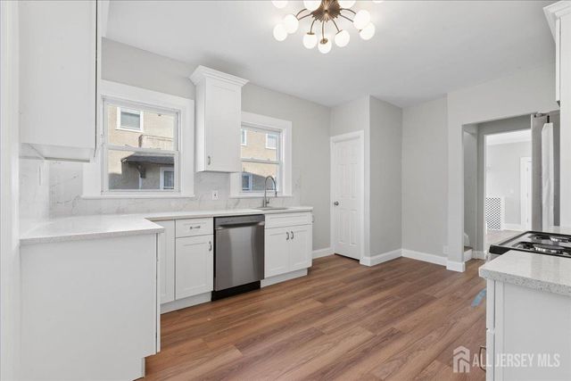 109 E 6 Avenue, Roselle, NJ 07203