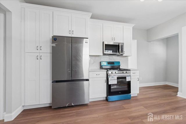 109 E 6 Avenue, Roselle, NJ 07203