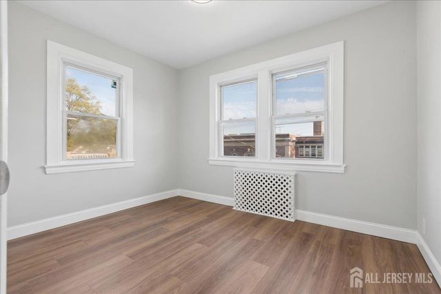 109 E 6 Avenue, Roselle, NJ 07203