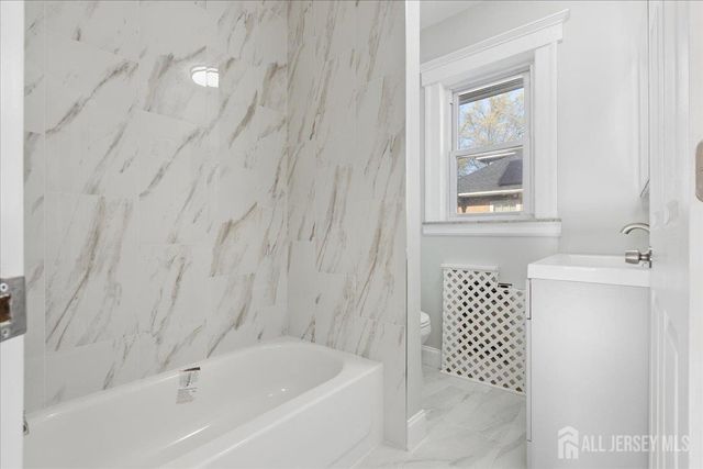 109 E 6 Avenue, Roselle, NJ 07203