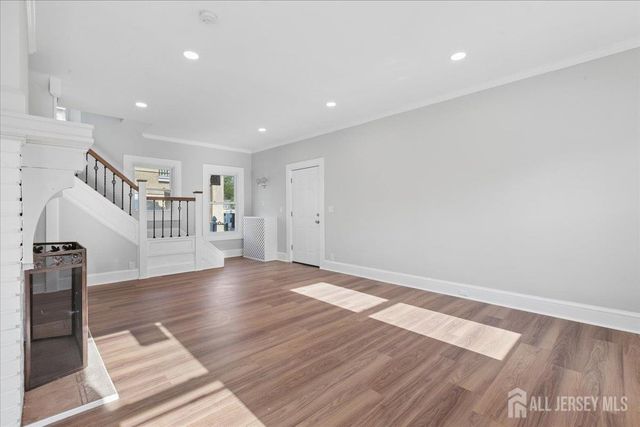 109 E 6 Avenue, Roselle, NJ 07203