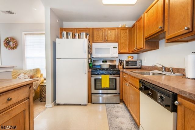 366 Cambridge Dr, Butler Boro, NJ 07405