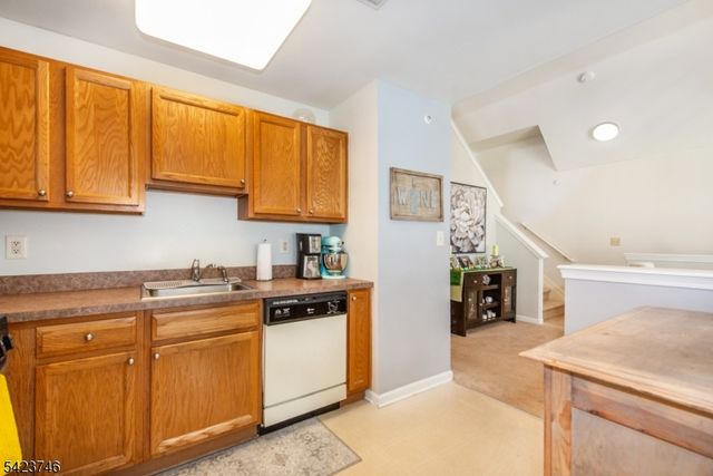 366 Cambridge Dr, Butler Boro, NJ 07405