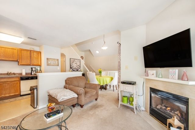 366 Cambridge Dr, Butler Boro, NJ 07405