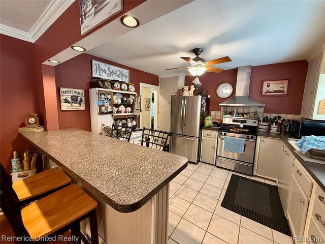 603 N Michigan Avenue, Howell, MI 48843