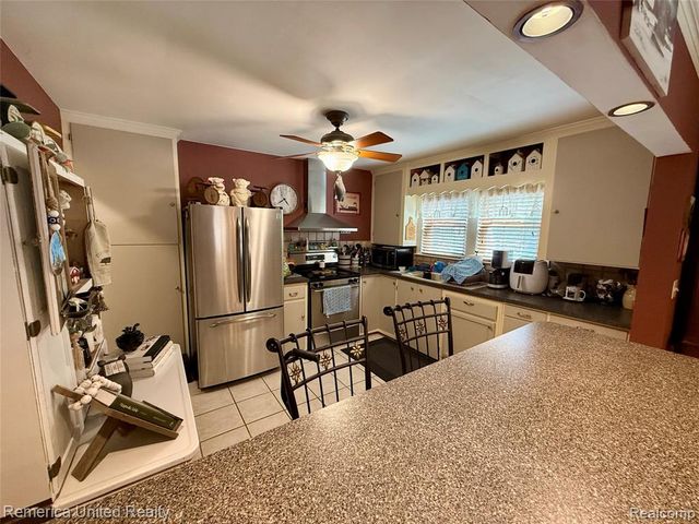 603 N Michigan Avenue, Howell, MI 48843