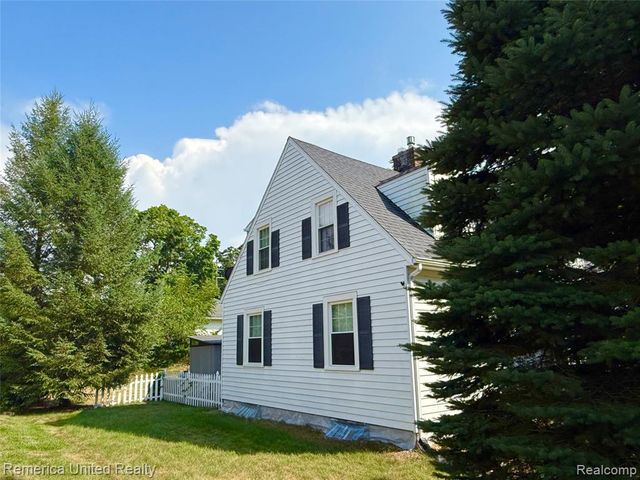 603 N Michigan Avenue, Howell, MI 48843
