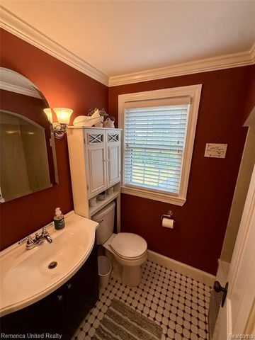 603 N Michigan Avenue, Howell, MI 48843