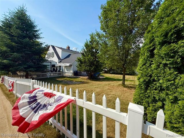 603 N Michigan Avenue, Howell, MI 48843