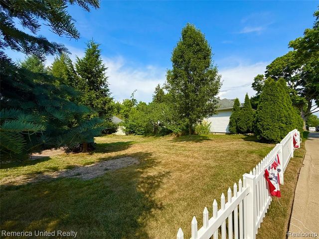 603 N Michigan Avenue, Howell, MI 48843