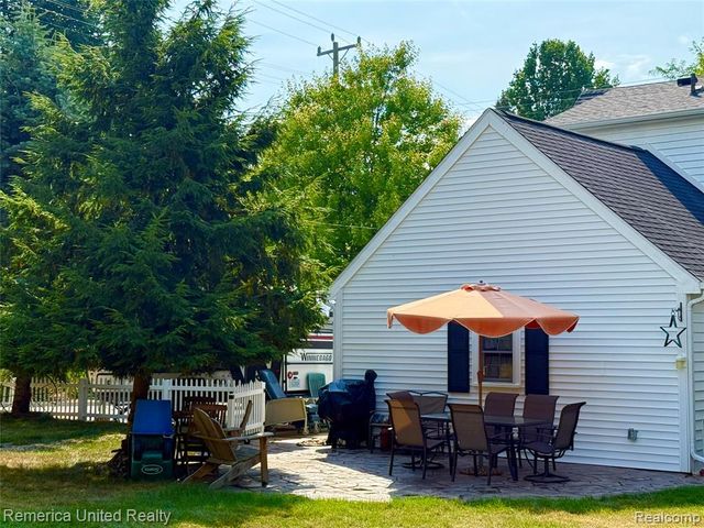 603 N Michigan Avenue, Howell, MI 48843