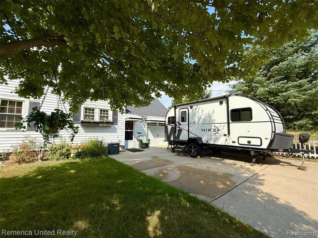 603 N Michigan Avenue, Howell, MI 48843