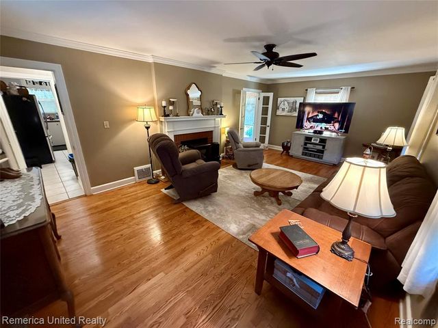 603 N Michigan Avenue, Howell, MI 48843
