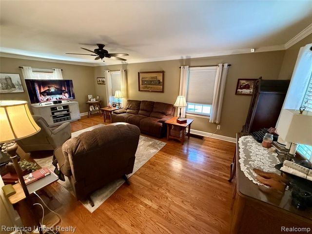 603 N Michigan Avenue, Howell, MI 48843