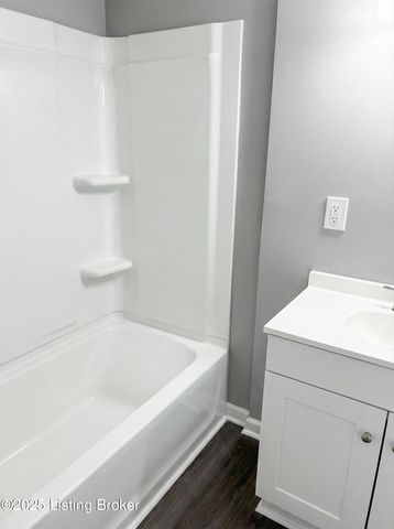 3706 Kramers Ln, Louisville, KY 40216