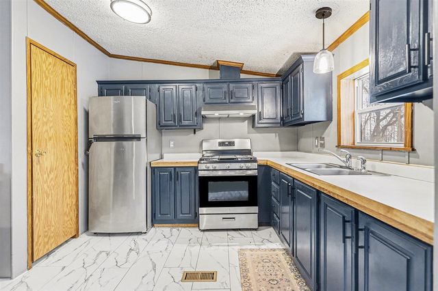 115 E Xy Avenue, Vicksburg, MI 49097