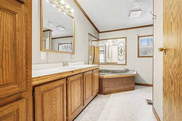 115 E Xy Avenue, Vicksburg, MI 49097