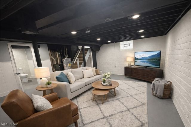 19910 Mountville Drive, Maple Heights, OH 44137